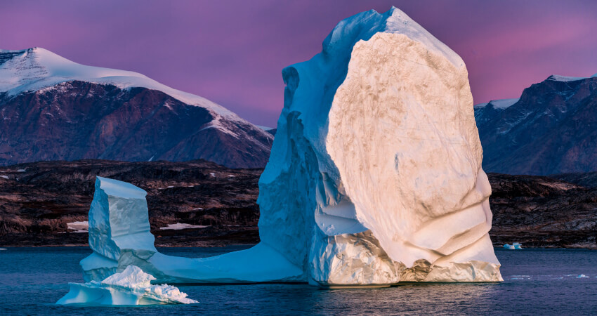 Айсберг в круизе Гренландии