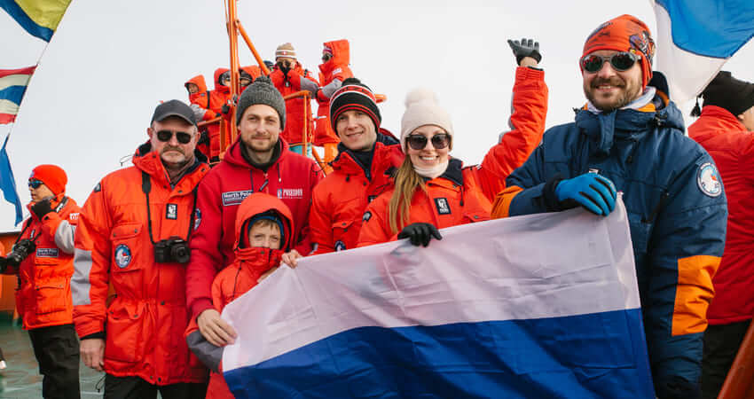 Пассажиры разных возрастов в экспедиционном круизе на Северный полюс