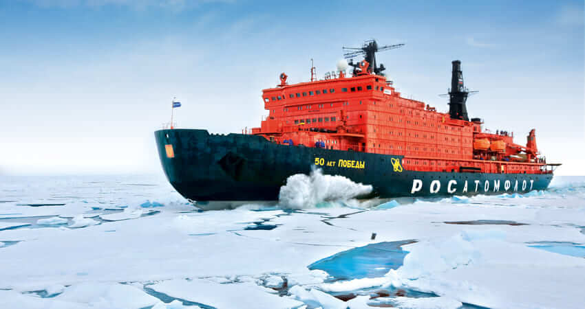 Ледокол на пути к Северному полюсу