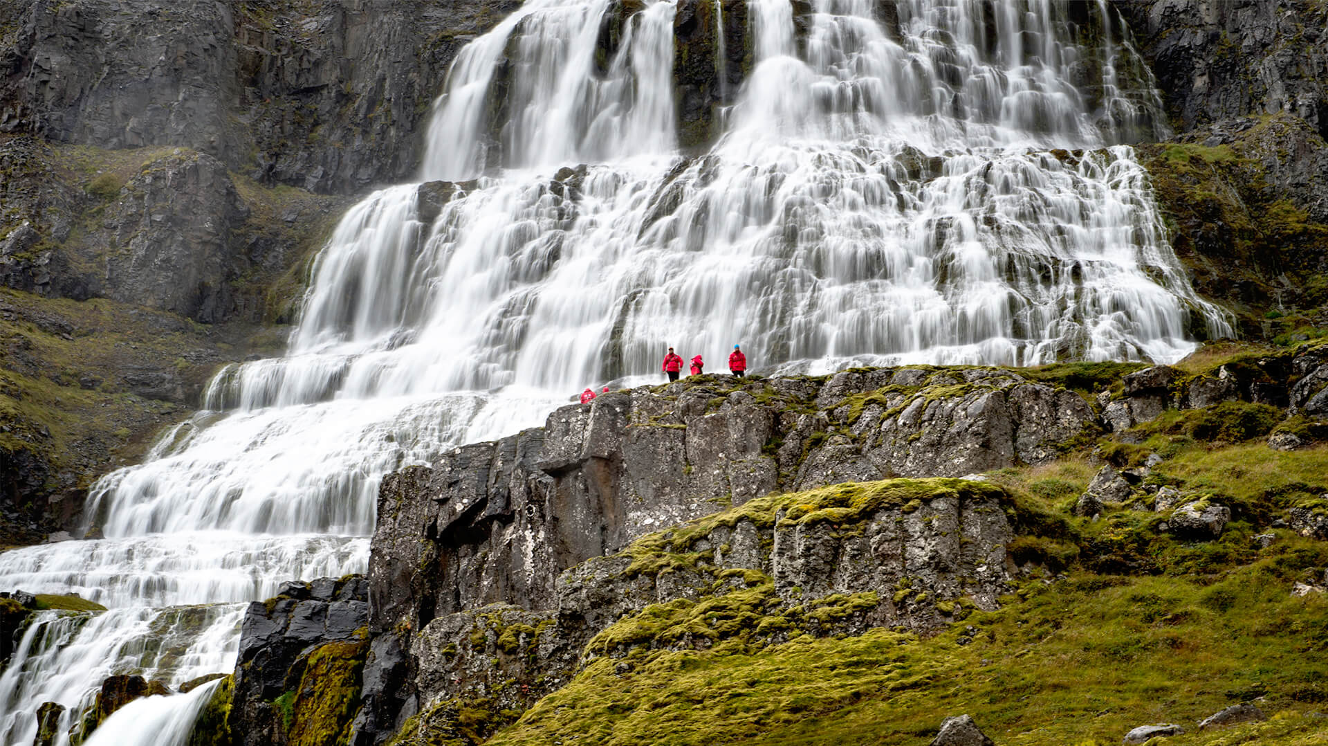 Восточная Гренландия водопад